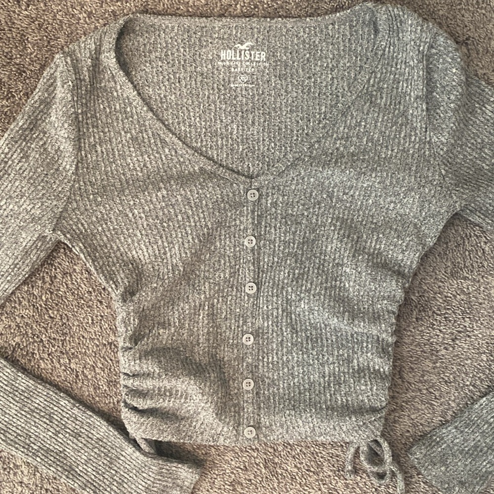Hollister gray long sleeve scrunchy top - Picture 2 of 5